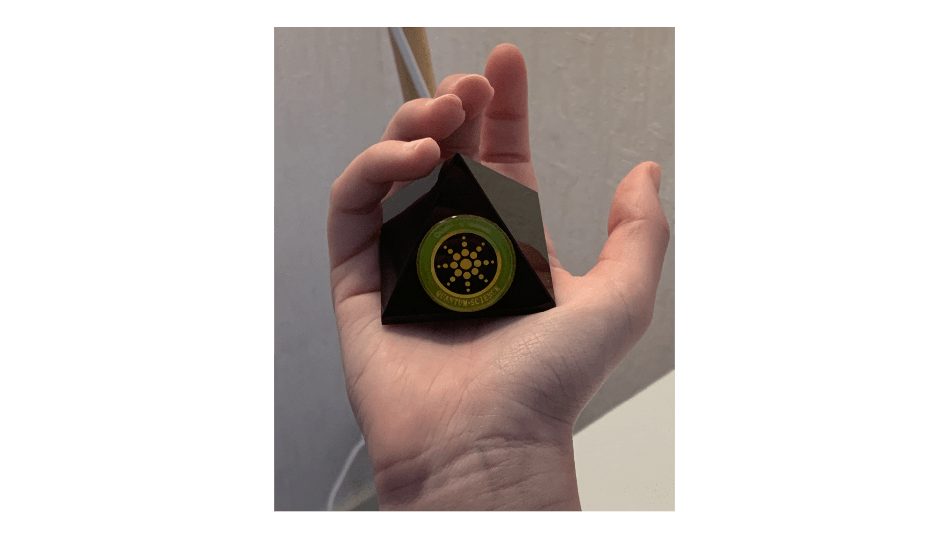 QUANTUM PYRAMID - ABSORBE LES ONDES !