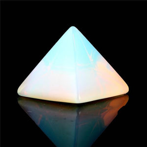 Pyramide en Pierre Semi-précieuse Chargée en Energie Reiki